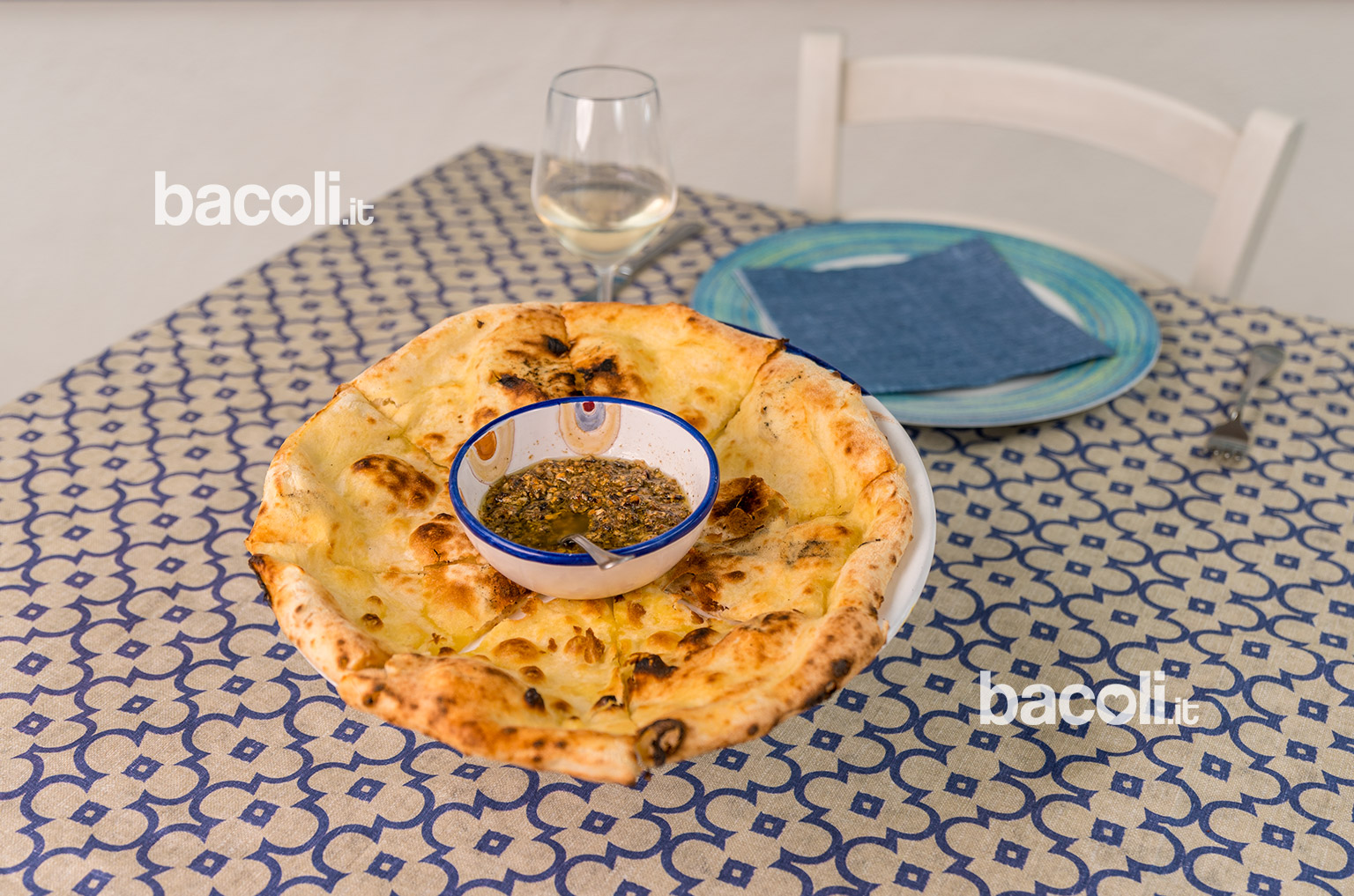 pizzeria-il-garum-bacoli-focaccia-con-pesto-cozze