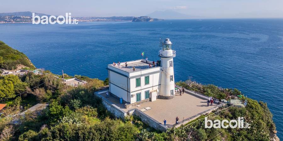 La Marina Militare e il Faro di Capo Miseno